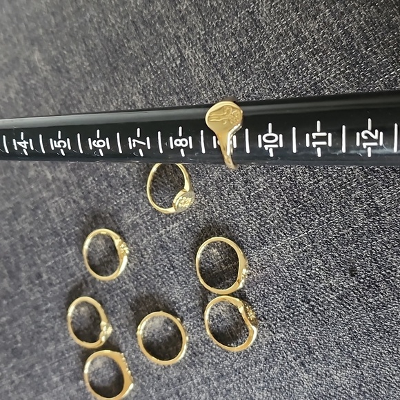 8 Gold Tone Stackable Rings Size 9 NWOT - Picture 3 of 3